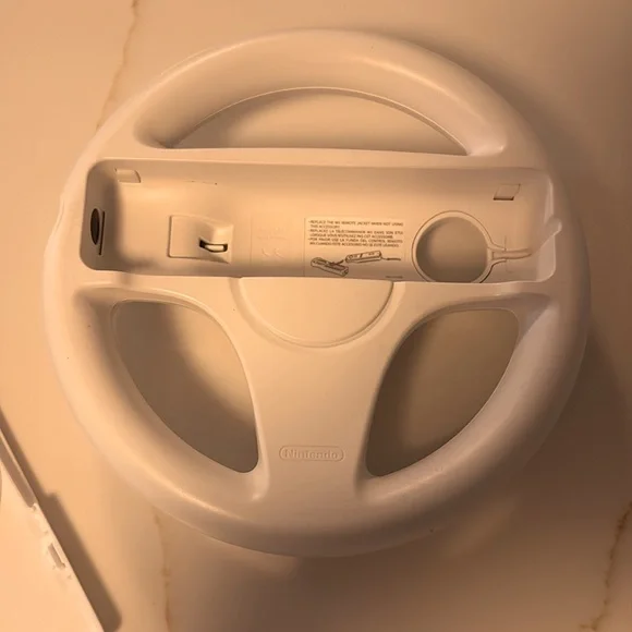 Wii MarioKart WITH steering wheel - Picture 3 of 3